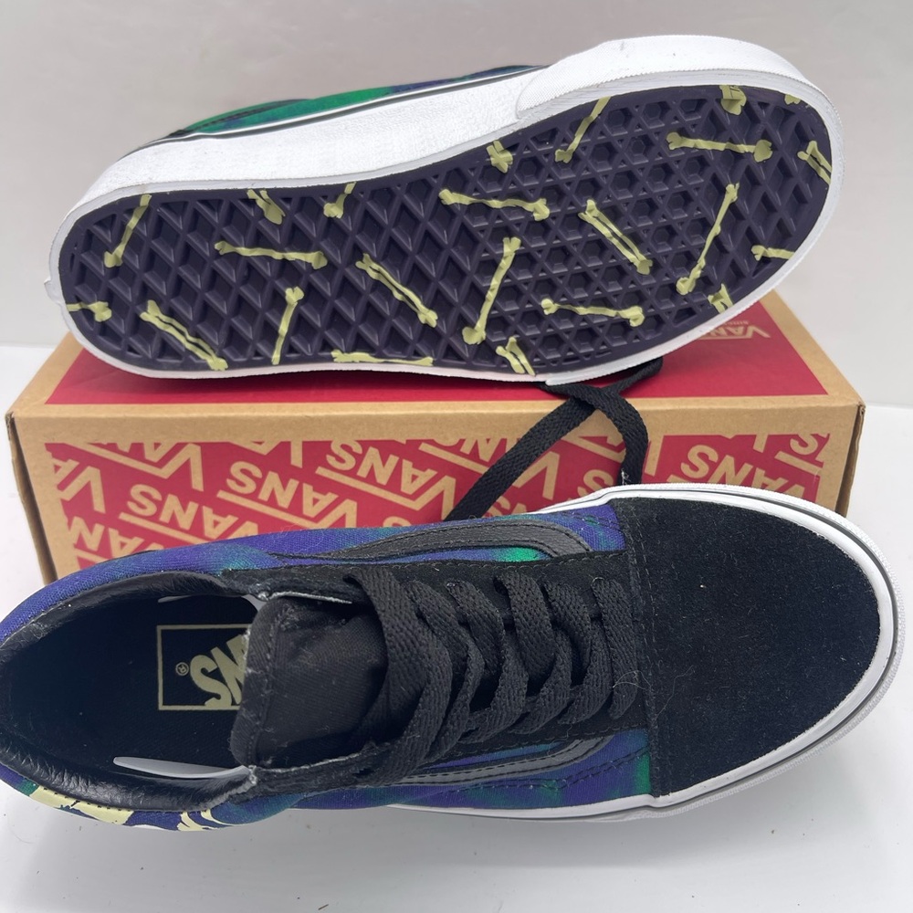Vans WMNS Black Multi Old Skool Stackform
Midnight Glow Black
Platform Sneakers - Picture 5 of 16